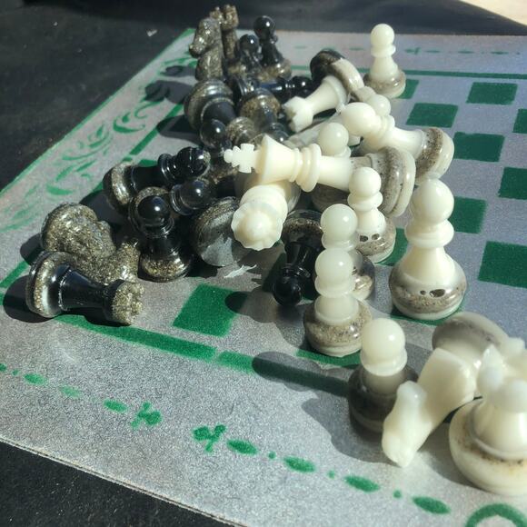 Chess Set - Green Silver - Picture 4 of 10